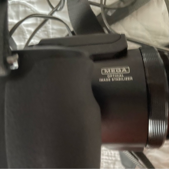 Panasonic lumix fz20 digital camera - Picture 2 of 6